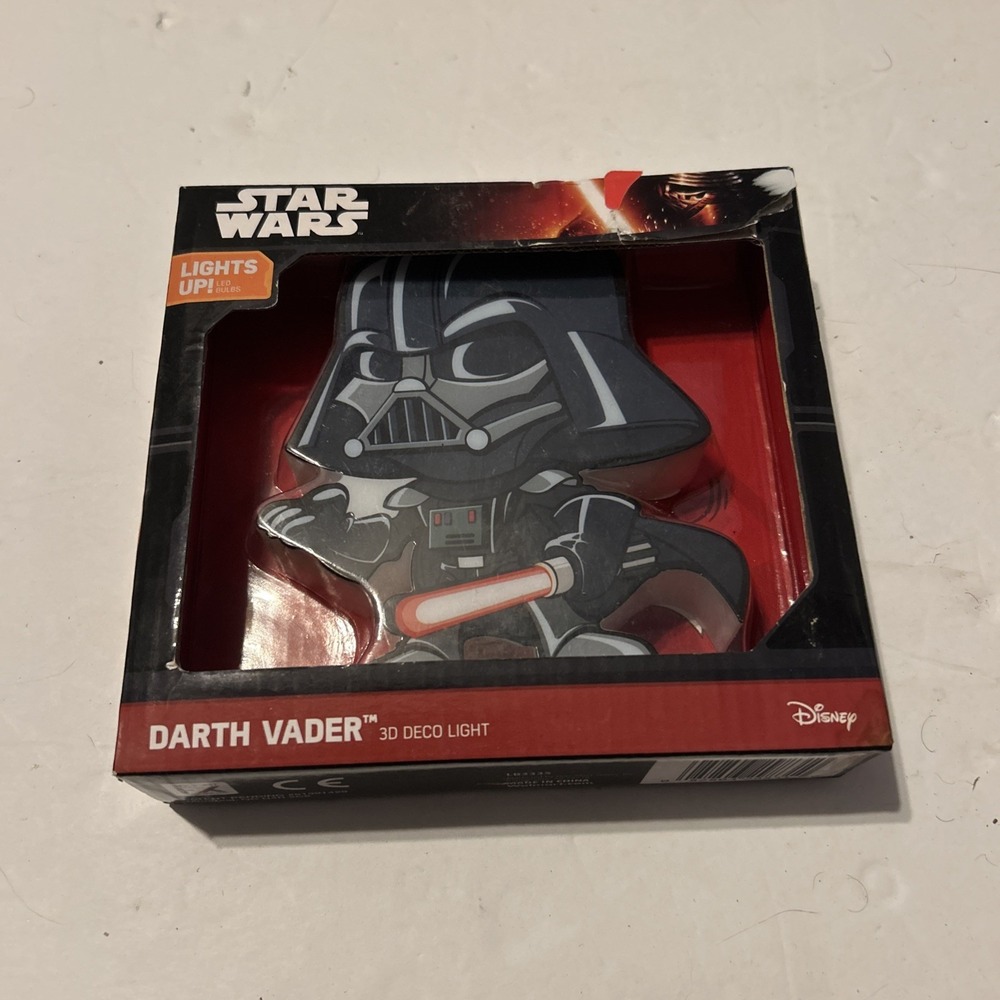 Star Wars DARTH VADER Helmet 3D Deco Light Up Wall Nightlight  Box Damage